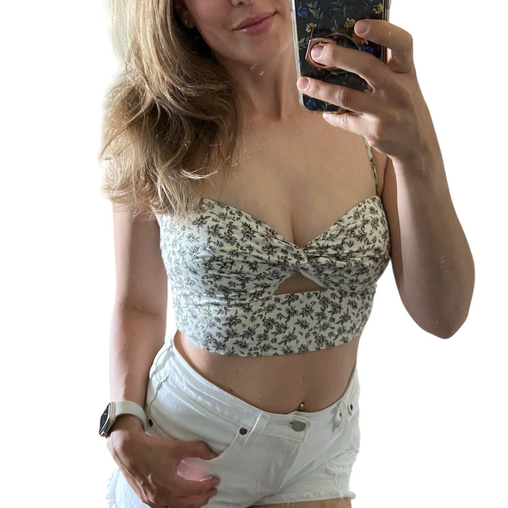 Windsor S White Floral Twist Keyhole Smocked Spaghetti Strap Cami Crop Top
